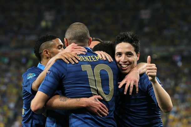 Menez mở tỷ số ghi bàn cho Pháp.